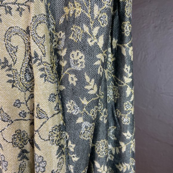 Handmade Cambodian woven silk scarf - Picture 2 of 3